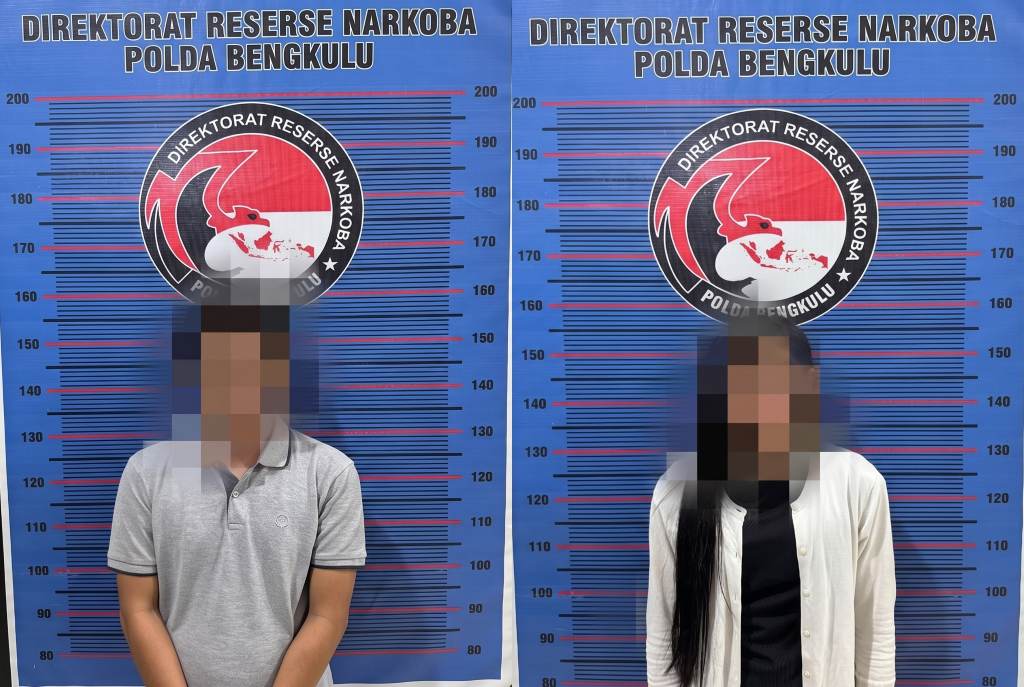 Sempat Kejar-Kejaran Mobil, Polda Bengkulu Ringkus Dua Terduga Pengedar Sabu dan Ganja Sempat Kejar-Kejaran Mobil, Polda Bengkulu Ringkus Dua Terduga Pengedar Sabu dan Ganja