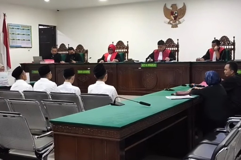 Sidang Perdana Kasus PDAM Jilid II, 4 Terdakwa Didakwa Pungli PHL, 1 Ajukan Eksepsi