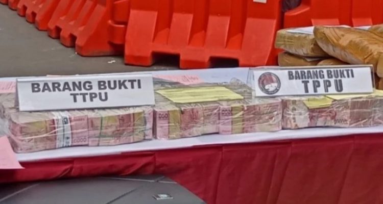 Skandal PT DSI Rp2,4 Triliun Bareskrim Limpahkan Tersangka AS ke Kejari Depok Skandal PT DSI Rp2,4 Triliun: Bareskrim Pelimpahkan Tersangka AS ke Kejari Depok