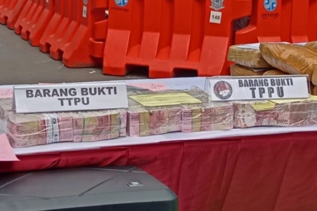 Skandal PT DSI Rp2,4 Triliun Bareskrim Limpahkan Tersangka AS ke Kejari Depok Skandal PT DSI Rp2,4 Triliun: Bareskrim Pelimpahkan Tersangka AS ke Kejari Depok
