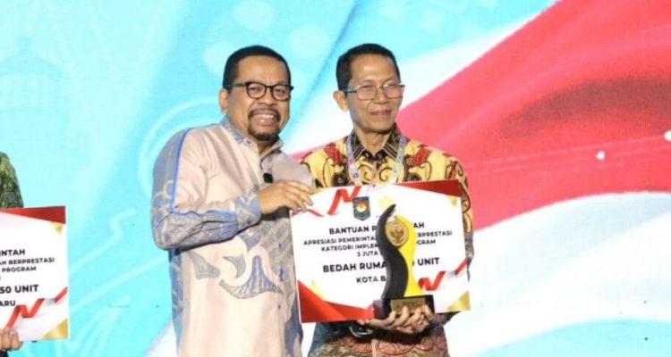 Sukses Jalankan Program 3 Juta Rumah, Pemko Batam Raih Apresiasi Pemda Berprestasi 2026 Sukses Jalankan Program 3 Juta Rumah, Pemko Batam Raih Apresiasi Pemda Berprestasi 2026