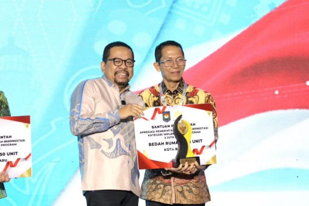 Sukses Jalankan Program 3 Juta Rumah, Pemko Batam Raih Apresiasi Pemda Berprestasi 2026 Sukses Jalankan Program 3 Juta Rumah, Pemko Batam Raih Apresiasi Pemda Berprestasi 2026