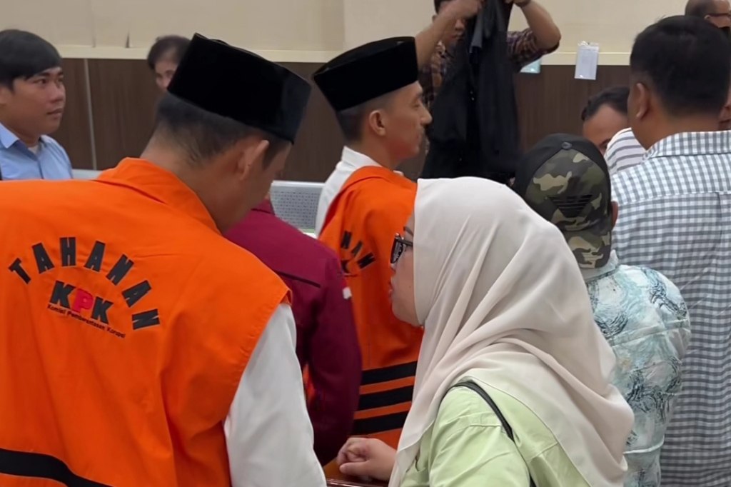 Tiga Kontraktor Suap Proyek Rejang Lebong Divonis 2 Tahun Penjara, JPU KPK Nyatakan Pikir-Pikir Tiga Kontraktor Suap Proyek Rejang Lebong Divonis 2 Tahun Penjara, JPU KPK Nyatakan Pikir-Pikir