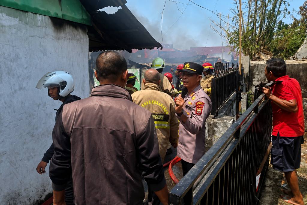 Update 21 Rumah Terbakar di Pengantungan Kota Bengkulu Update Kebakaran: 21 Rumah Terbakar di Pengantungan Kota Bengkulu