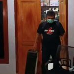 Update Penggeledahan Rumah PPTK Belungguk Point, Penyidik KPK Angkut 3 Koper Update Penggeledahan Rumah PPTK Belungguk Point, Penyidik KPK Angkut 3 Koper