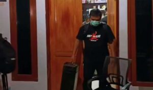 Update Penggeledahan Rumah PPTK Belungguk Point, Penyidik KPK Angkut 3 Koper