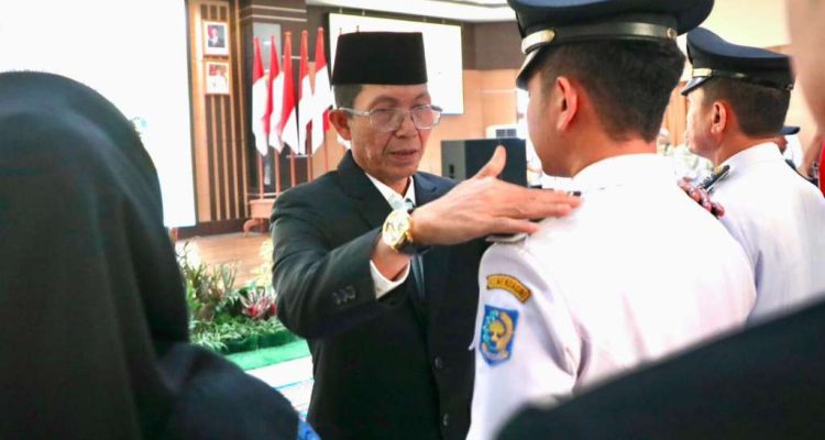 Wali Kota Amsakar Achmad Lantik 311 Pejabat dan Kepala Sekolah Wali Kota Amsakar Achmad Lantik 311 Pejabat dan Kepala Sekolah