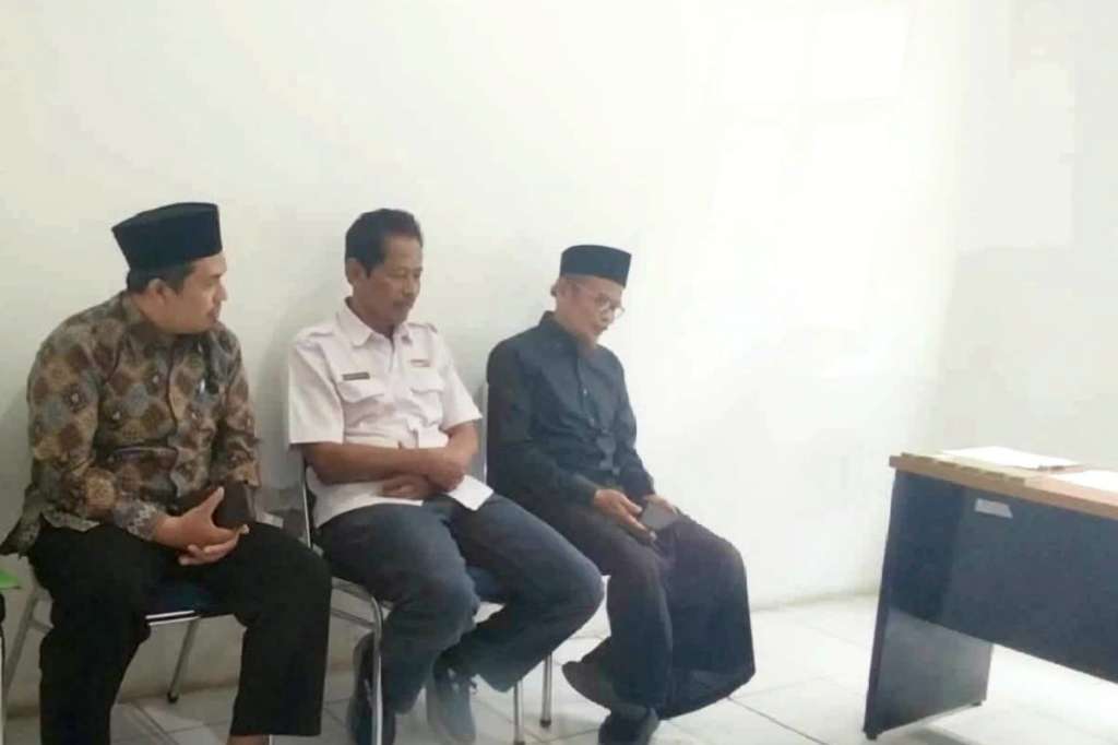 3 Mantan Guru SD IT Rabbani dan Yayasan Resmi Berdamai, Syamlan Akhirnya Datang 3 Mantan Guru SD IT Rabbani dan Yayasan Resmi Berdamai, Syamlan Akhirnya Datang
