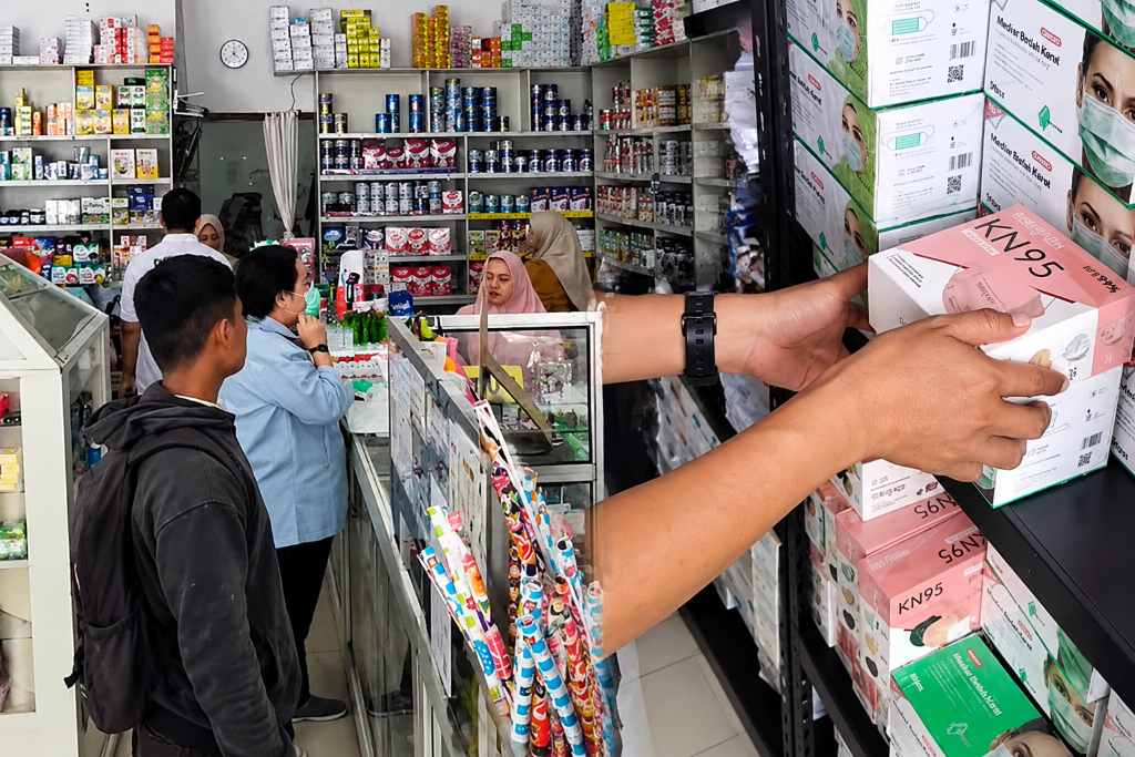 Anak Krakatau Bikin Masker Laris Manis di Bengkulu Anak Krakatau Bikin Masker Laris Manis di Bengkulu
