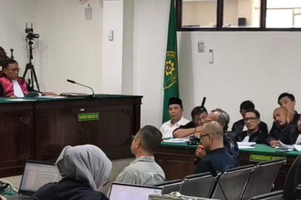 Daditama Ngaku Setor Fee Langsung ke Fikri Thobari 'ini pak, ada saldo untuk operasional' Daditama Ngaku Setor Fee Langsung ke Fikri Thobari: 'ini pak, ada saldo untuk operasional'
