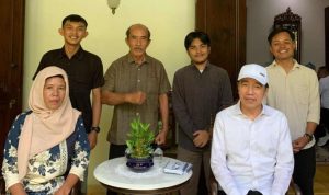 Datangi Kediaman Jokowi di Solo, Warga Seluma Ucapkan Terima Kasih Atas Jalan Rp42 Miliar Datangi Kediaman Jokowi di Solo, Warga Seluma Ucapkan Terima Kasih Atas Jalan Rp42 Miliar