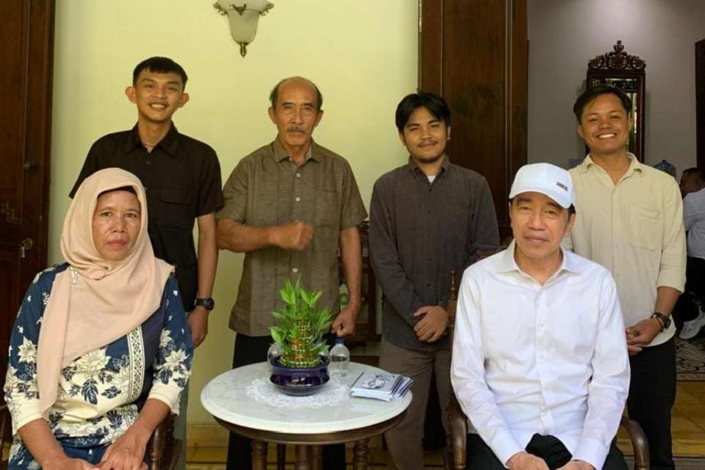 Datangi Kediaman Jokowi di Solo, Warga Seluma Ucapkan Terima Kasih Atas Jalan Rp42 Miliar