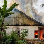 Diduga Dipicu Cekcok Pasutri Berujung Rumah Terbakar Hebohkan Warga Diduga Dipicu Cekcok Pasutri Berujung Rumah Terbakar Hebohkan Warga
