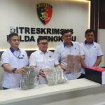 Direktur Gadungan PT Cikal Kencana Jaya Kasus Minyakita Palsu Bengkulu Diserahkan ke Jaksa Direktur Gadungan PT Cikal Kencana Jaya Kasus Minyakita Palsu Bengkulu Diserahkan ke Jaksa