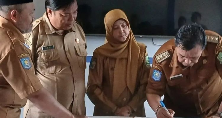 Hery Setiawan Resmi Jabat Kadis Kominfo-SP Lebong, Tharmizi Serahkan Tugas