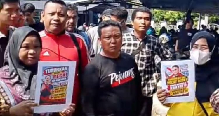 Pasca Pernyataan Dewan Tolak Parkir Alfamart, 25 Jukir Datangi Kantor DPRD Kota Bengkulu Pasca Pernyataan Dewan Tolak Parkir Alfamart, 25 Jukir Datangi Kantor DPRD Kota Bengkulu
