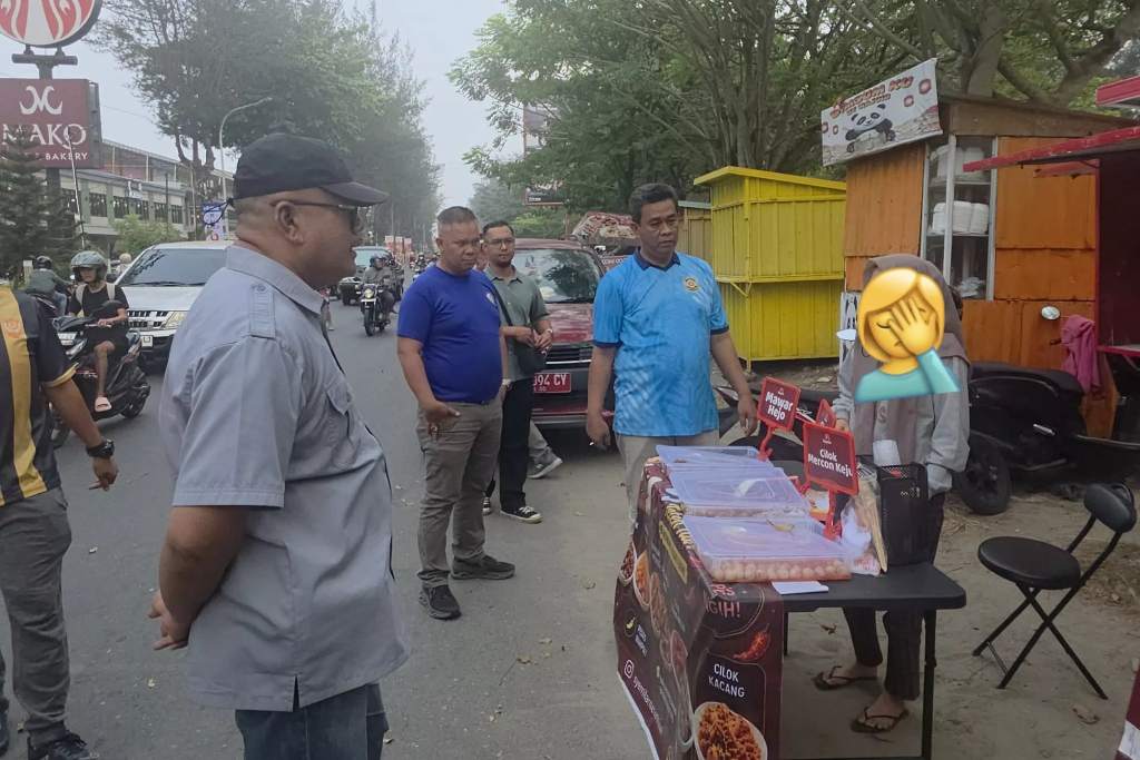 Penertiban PKL Pantai Panjang Ungkap Dugaan Pungli Oknum Hingga Rp250 Ribu Per Bulan Penertiban PKL Pantai Panjang Ungkap Dugaan Pungli Oknum Hingga Rp250 Ribu Per Bulan