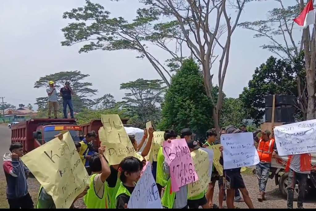 Soal Utang Pemkab Seluma, Tenno Minta Pejabat Tunjukkan Bukti Anggaran Bukan Sekadar Statemen Soal Utang Pemkab Seluma, Tenno Minta Pejabat Tunjukkan Bukti Anggaran Bukan Sekadar Statemen