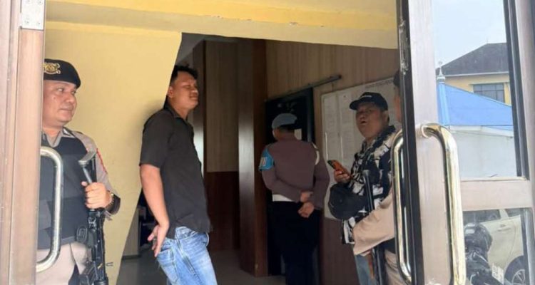 Unit Tipidkor Polres Bengkulu Utara Geledah Dinas TPHP Provinsi