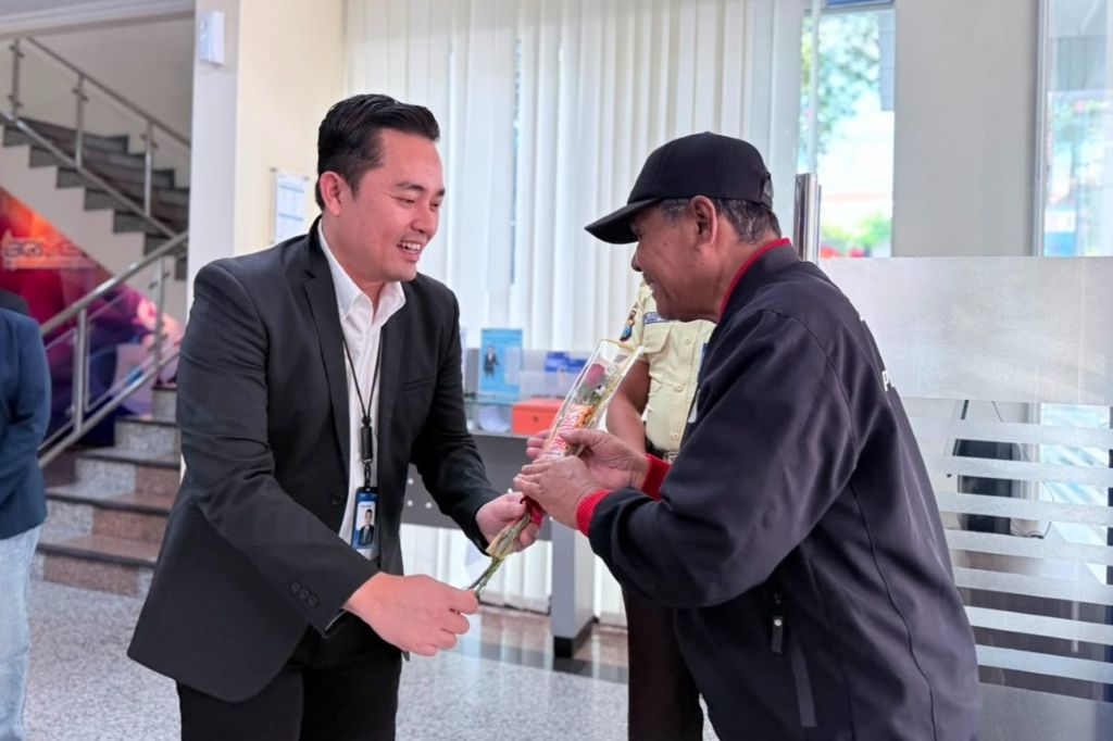 Usung 'Think Customer', Manajemen BRI Blitar Turun Langsung Sapa dan Beri Apresiasi Nasabah