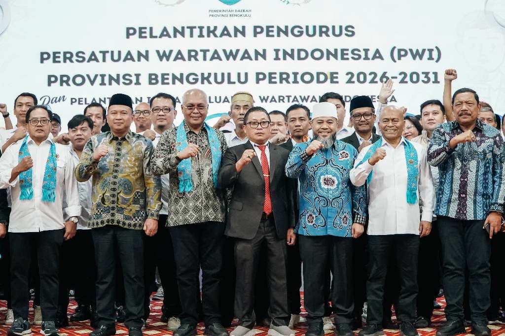 Akhmad Munir Resmi Lantik Pengurus PWI Bengkulu Periode 2026–2031