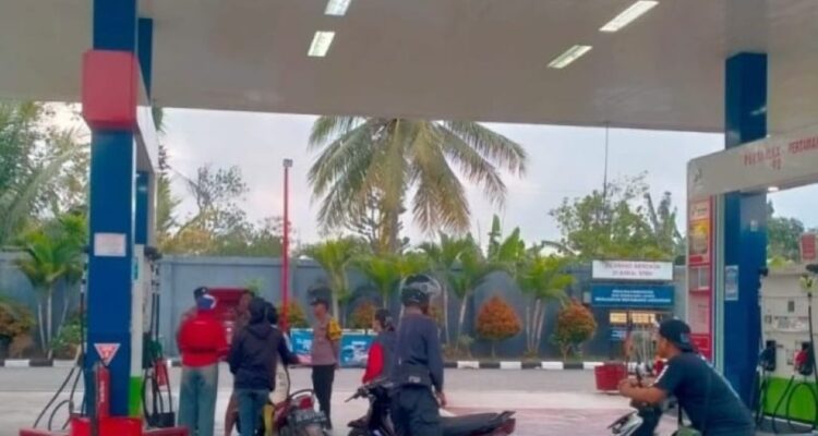 Antisipasi Antrean Panjang, Jajaran Polres Blitar Patroli dan Pantau Stok BBM di SPBU