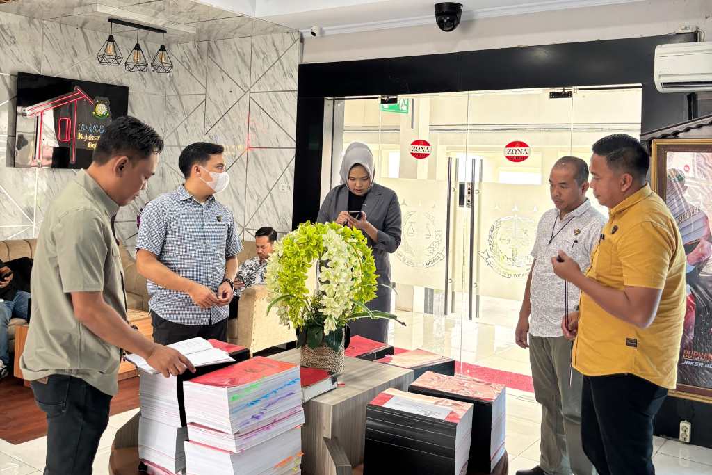 Berkas 4 Tersangka Kasus Korupsi Disparpora Kepahiang Resmi Dilimpahkan ke Kejati Berkas 4 Tersangka Kasus Korupsi Disparpora Kepahiang Resmi Dilimpahkan ke Kejati