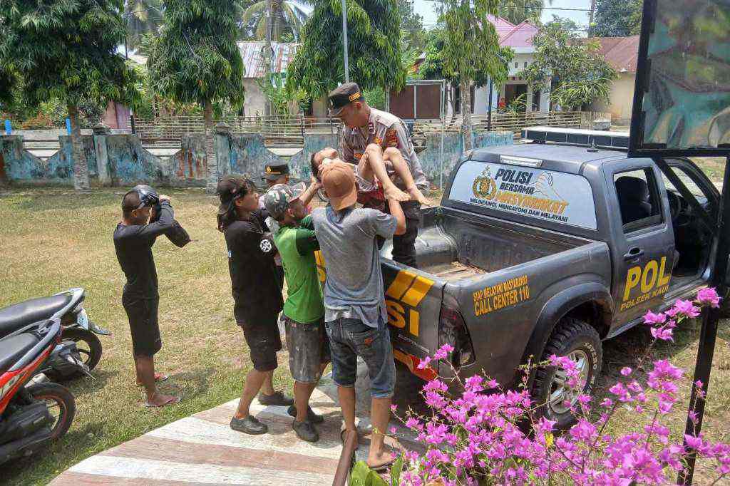 Bocah 9 Tahun Hanyut di Sungai Padang Guci Kaur, Ditemukan Meninggal Dunia Bocah 9 Tahun Hanyut di Sungai Padang Guci Kaur, Ditemukan Meninggal Dunia