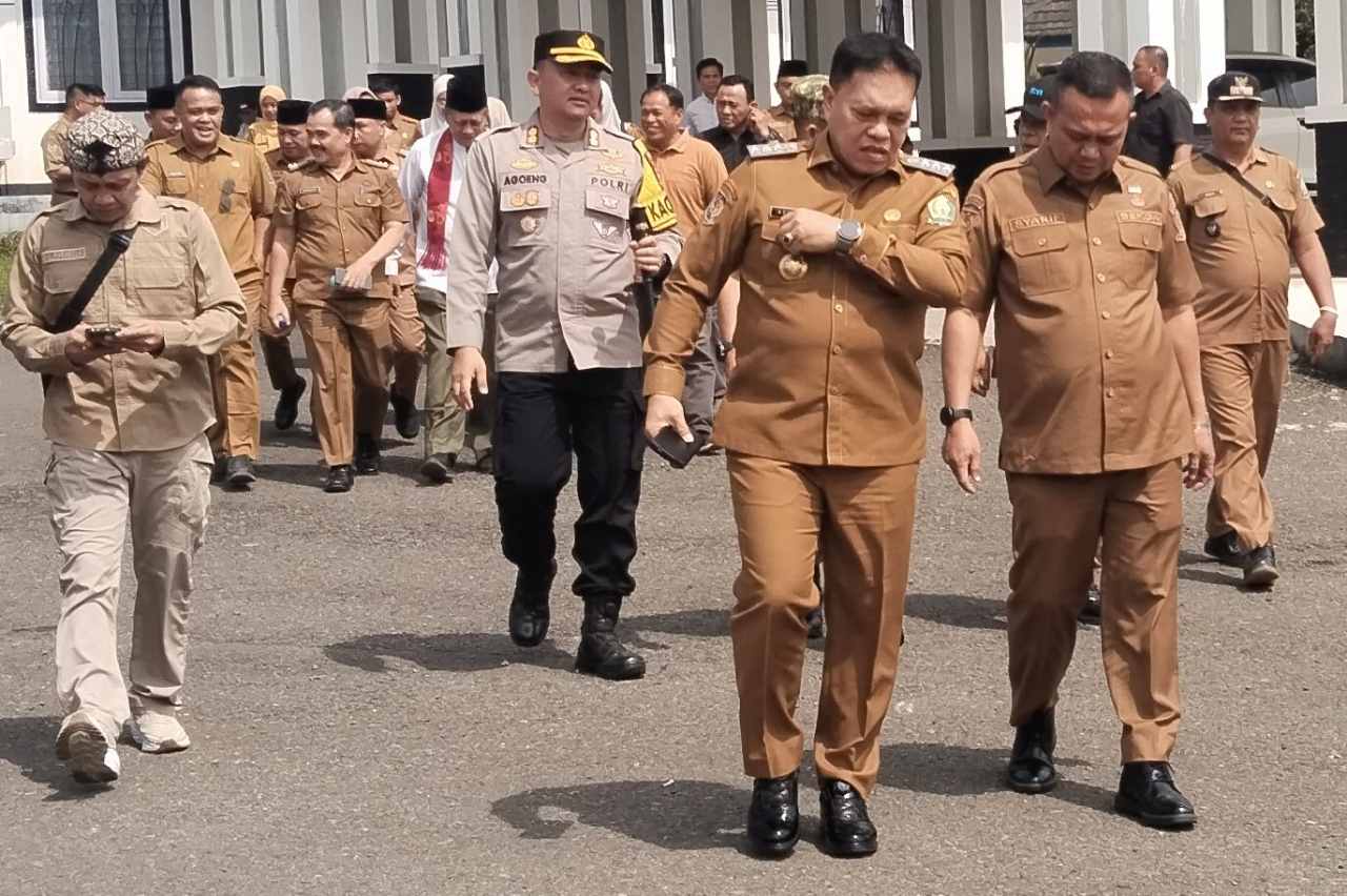 Bukan Bupati 01 atau 02, Azhari Minta Pilkades Tetap Damai