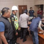 Cegah Peredaran Narkoba, Kapolres Blitar Pimpin Langsung Razia Tempat Hiburan Malam Cegah Peredaran Narkoba, Kapolres Blitar Pimpin Langsung Razia Tempat Hiburan Malam