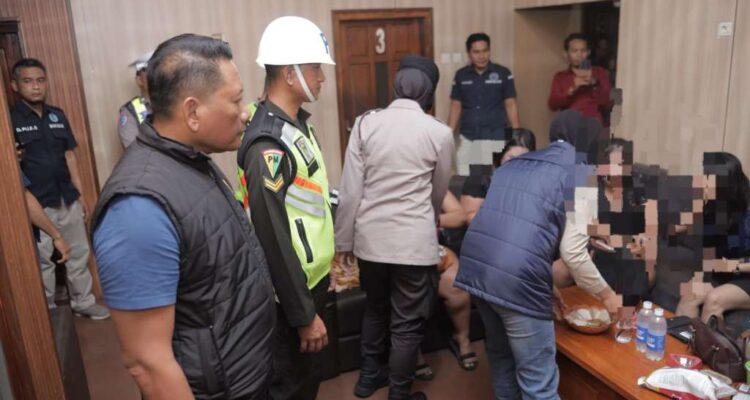 Cegah Peredaran Narkoba, Kapolres Blitar Pimpin Langsung Razia Tempat Hiburan Malam