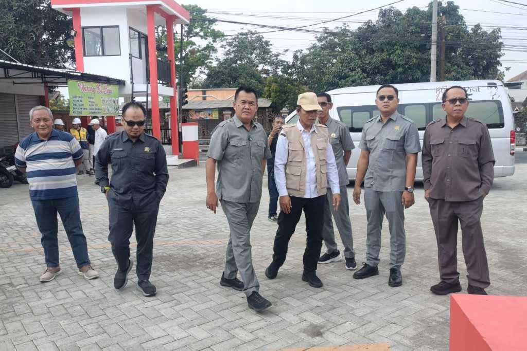 Dengar Keluhan Pedagang Sepi, DPRD Kota Blitar Rekomendasikan Pembebasan Retribusi Sementara Dengar Keluhan Pedagang Sepi, DPRD Kota Blitar Rekomendasikan Pembebasan Retribusi Sementara