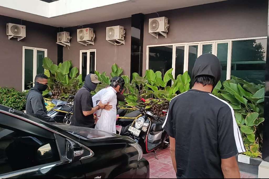 Densus 88 Ringkus 11 Tersangka Terorisme di Enam Provinsi, Ada Latihan Menembak Densus 88 Ringkus 11 Tersangka Terorisme di Enam Provinsi, Ada Latihan Menembak