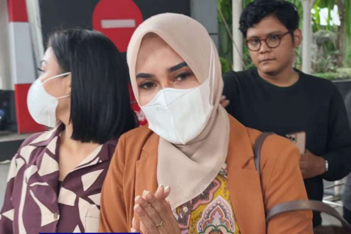 Dicecar Soal Rumah dan Mobil Mewah Sitaan KPK, Anggota DPRD Bengkulu Vinna Ledy Bungkam Dicecar Soal Rumah dan Mobil Mewah Sitaan KPK, Anggota DPRD Bengkulu Vinna Ledy Bungkam