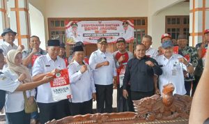 Dukung Ketahanan Pangan, Bupati Blitar Salurkan Bantuan Benih Jagung di Wonodadi Dukung Ketahanan Pangan, Bupati Blitar Salurkan Bantuan Benih Jagung di Wonodadi