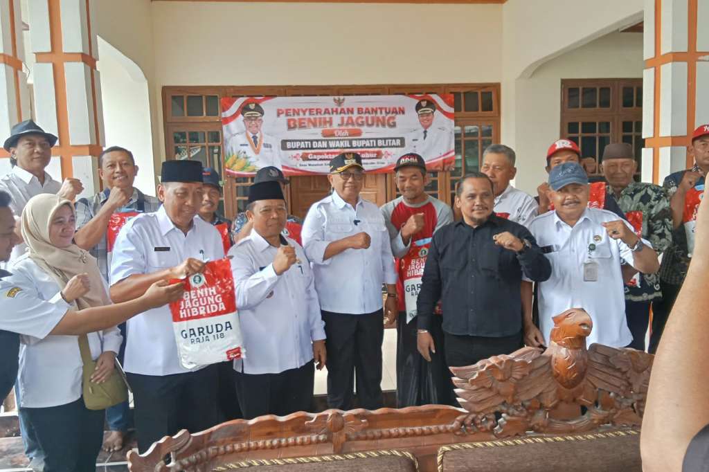 Dukung Ketahanan Pangan, Bupati Blitar Salurkan Bantuan Benih Jagung di Wonodadi Dukung Ketahanan Pangan, Bupati Blitar Salurkan Bantuan Benih Jagung di Wonodadi