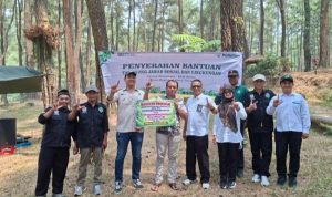 Dukung Pengembangan Wisata Pinus Loji, Perhutani KPH Blitar Salurkan Bantuan TJSL Rp25 Juta Dukung Pengembangan Wisata Pinus Loji, Perhutani KPH Blitar Salurkan Bantuan TJSL Rp25 Juta