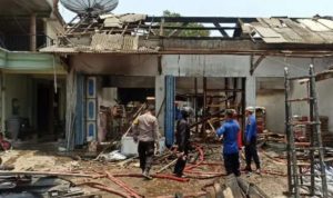 Gudang Toko Bangunan 999 di Blitar Terbakar, Kerugian Capai Rp500 Juta Gudang Toko Bangunan 999 di Blitar Terbakar, Kerugian Capai Rp500 Juta