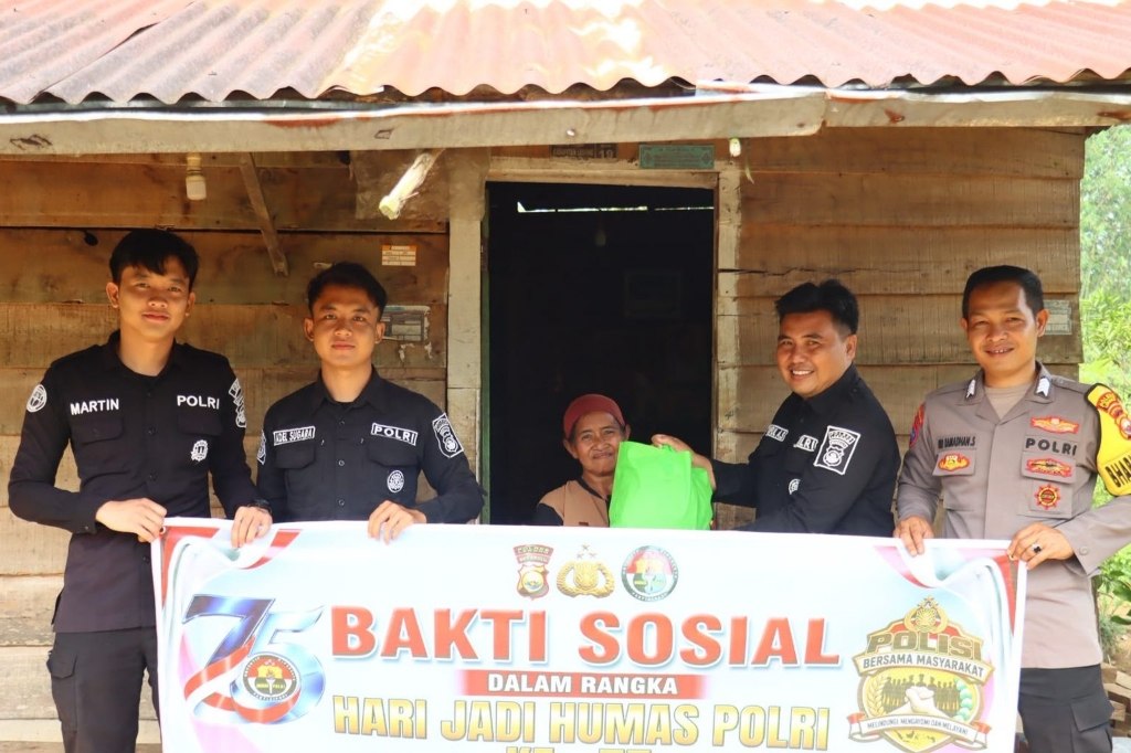Hari Jadi Humas Polri ke-75, Polres Lebong Bagikan 10 Paket Sembako Hari Jadi Humas Polri ke-75, Polres Lebong Bagikan 10 Paket Sembako