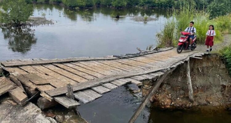 Kantor Wali Kota Rp14,46 Miliar Dikebut, Jembatan Evakuasi Tsunami Teluk Sepang Dibiarkan Membusuk Kantor Wali Kota Rp14,46 Miliar Dikebut, Jembatan Evakuasi Tsunami Teluk Sepang Dibiarkan Membusuk