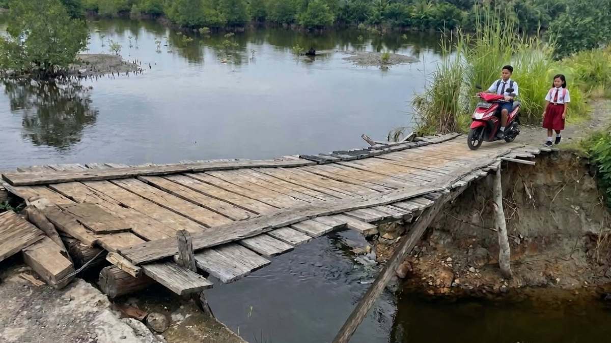 Kantor Wali Kota Rp14,46 Miliar Dikebut, Jembatan Evakuasi Tsunami Teluk Sepang Dibiarkan Membusuk