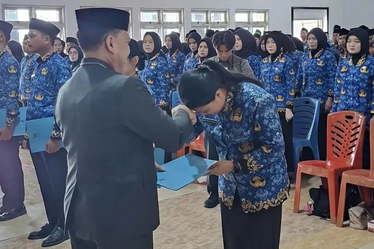 Lantik 352 PNS, Bupati Lebong Tekankan Profesionalisme dan Integritas Lantik 352 PNS, Bupati Lebong Tekankan Profesionalisme dan Integritas