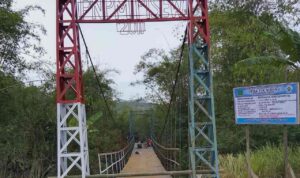 Peningkatan Jembatan Gantung Tik Sirong, Mar'a Harap Dongkrak Aktivitas Ekonomi Warga Peningkatan Jembatan Gantung Tik Sirong, Mar'a Harap Dongkrak Aktivitas Ekonomi Warga