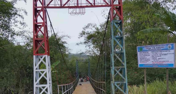 Peningkatan Jembatan Gantung Tik Sirong, Mar'a Harap Dongkrak Aktivitas Ekonomi Warga Peningkatan Jembatan Gantung Tik Sirong, Mar'a Harap Dongkrak Aktivitas Ekonomi Warga