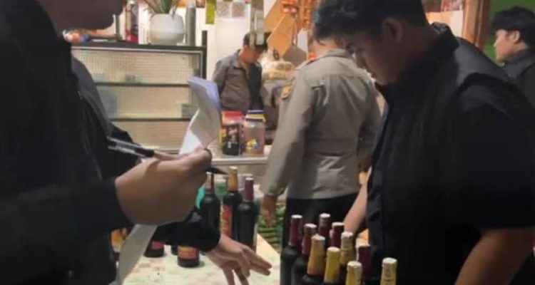 Polres Kaur Sita Miras 311 Botol dari Sejumlah Warung Polres Kaur Sita Miras 311 Botol dari Sejumlah Warung