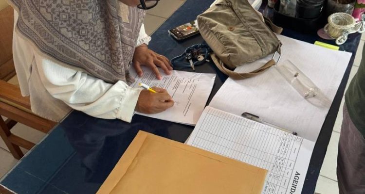 Runtuhkan Klaim 'Clear' Camat Soal Bansos Kelurahan Semarang, Warga Resmi Lapor ke Inspektorat Runtuhkan Klaim 'Clear' Camat Soal Bansos Kelurahan Semarang, Warga Resmi Lapor ke Inspektorat