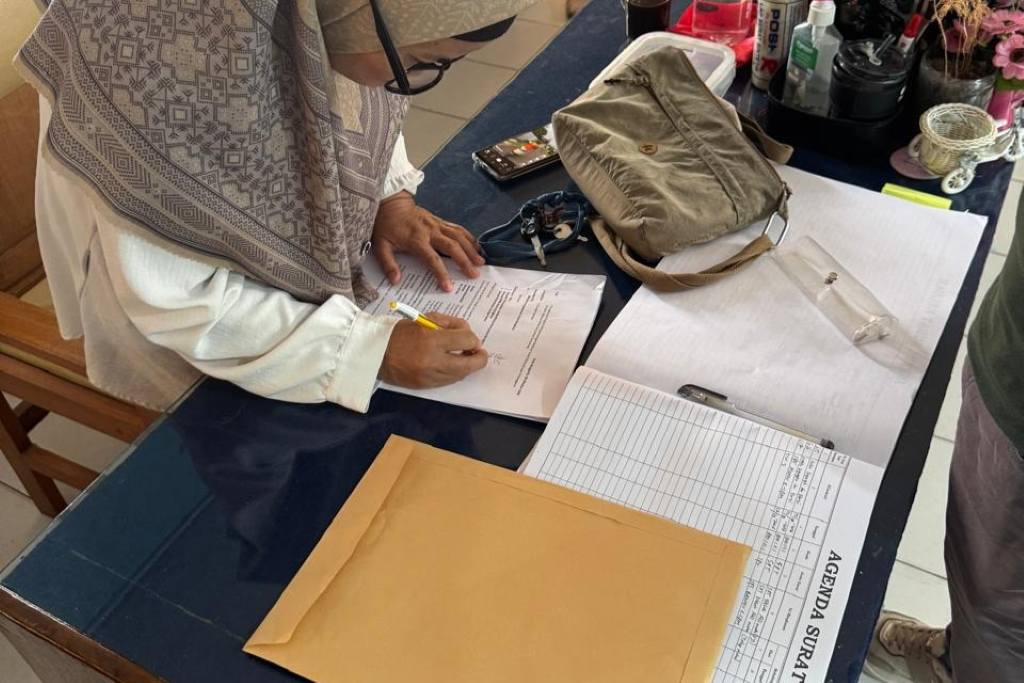 Runtuhkan Klaim 'Clear' Camat Soal Bansos Kelurahan Semarang, Warga Resmi Lapor ke Inspektorat Runtuhkan Klaim 'Clear' Camat Soal Bansos Kelurahan Semarang, Warga Resmi Lapor ke Inspektorat
