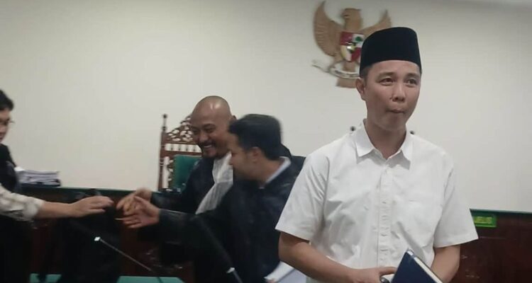 Sambil Menangis, Mantan Bupati Rejang Lebong Minta Keringanan Hukuman Sambil Menangis Bacakan Pledoi, Mantan Bupati Rejang Lebong Minta Keringanan Hukuman
