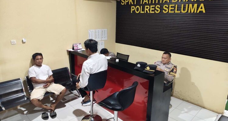 Sedang Makan Malam, Warga Sidomulyo Dikeroyok Sekelompok Pemuda Didepan Anak dan Istri Sedang Makan Malam, Warga Sidomulyo Dikeroyok Sekelompok Pemuda Didepan Anak dan Istri