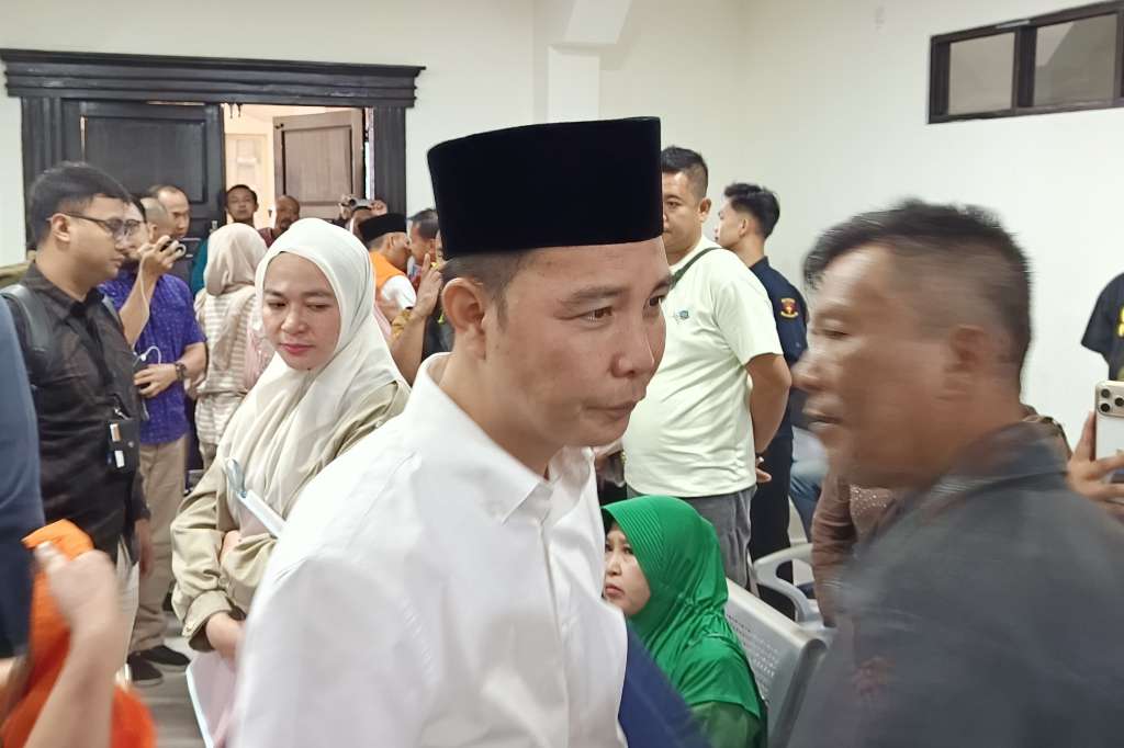 Suap Proyek Rejang Lebong, Bupati Nonaktif Dituntut 5 Tahun Penjara, Hak Politik Dicabut Suap Proyek Rejang Lebong, Bupati Nonaktif Dituntut 5 Tahun Penjara, Hak Politik Dicabut